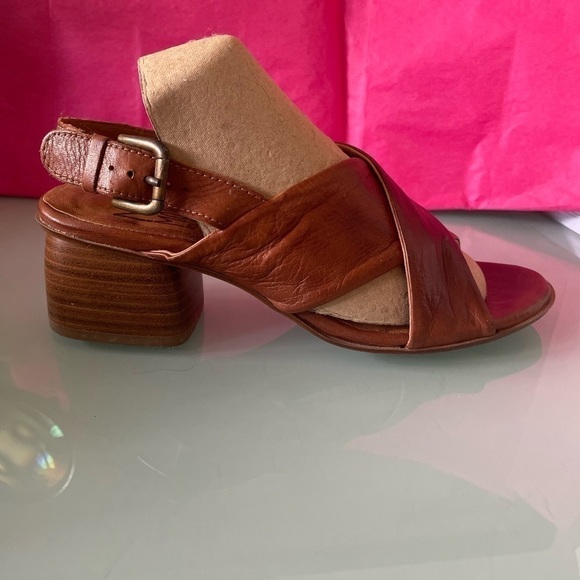 Miz Mooz Leather Sandals 2”  Stacked Block Heel Size 37 - Picture 10 of 13